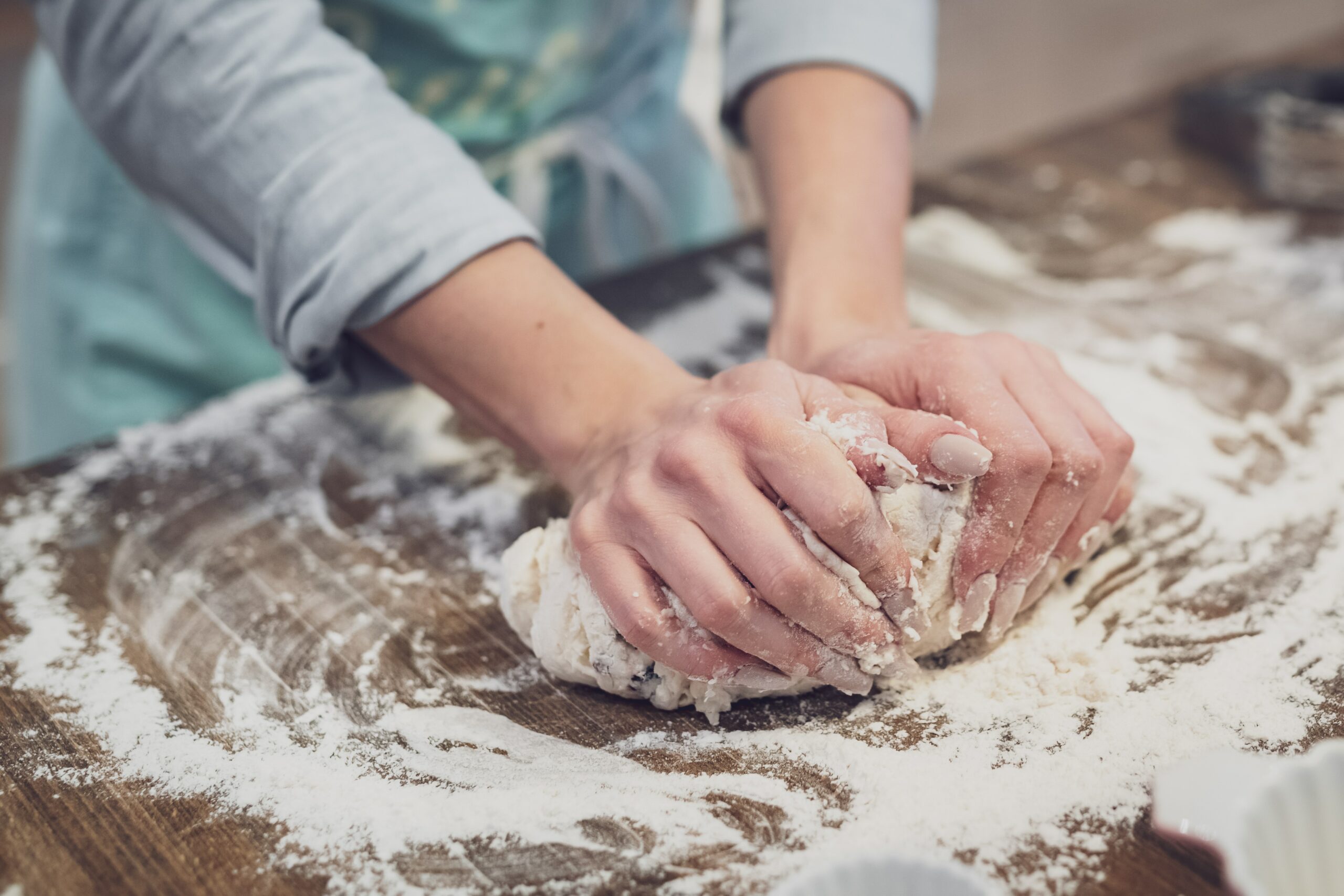 Le calendrier des fêtes s'accompagne souvent de traditions locales, associés au boire et au manger. Dans la région du Hainaut s'est développée la tradition du cougnon...