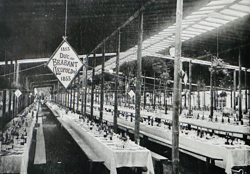 Visite d'Albert et Elisabeth à Morlanwelz - la salle à manger construite pour l'événement