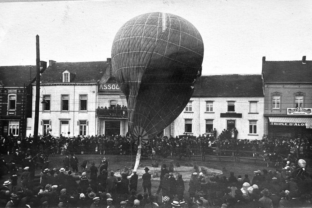 L'ballon d'Carnières... En 1904, il refusa de s'élever... Faute de gaz, jalousie morlanwelzienne ou "poire cuite" trouée"?