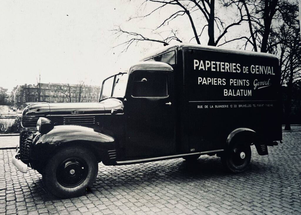 Papeteries de Genval-une des camionnettes de livraison des produits finis: papier, papier Kraft, papiers peints, balatum. Photo-in-situ