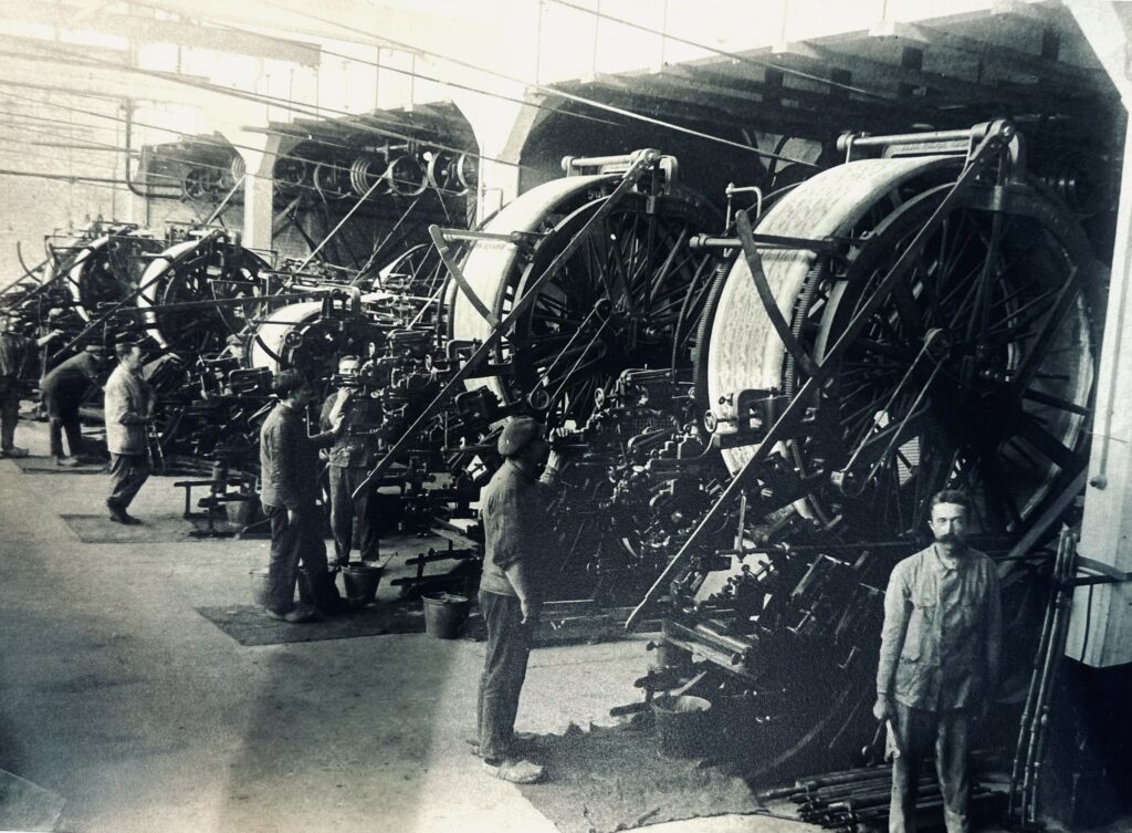 Papeteries de Genval -extrension de l'usine en 1922 mis en oeuvre de six machines pour le papier peint- photo in situ