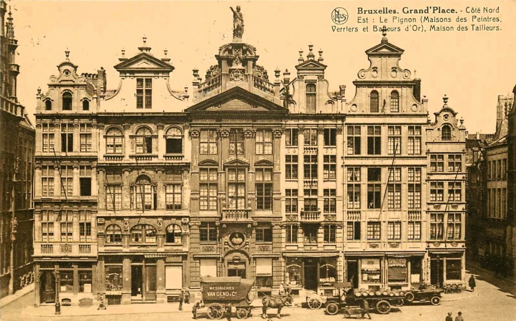 Bruxelles Grand Place Victor Hugo  y logera, au 27 pendant son exil de 1851.